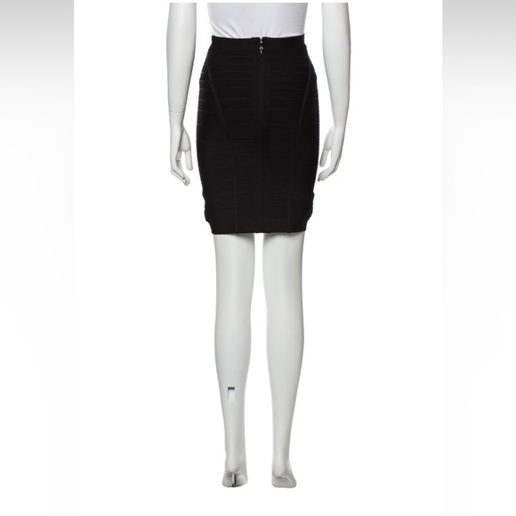 Herve Leger black mini skirt with v in front - Picture 4 of 9